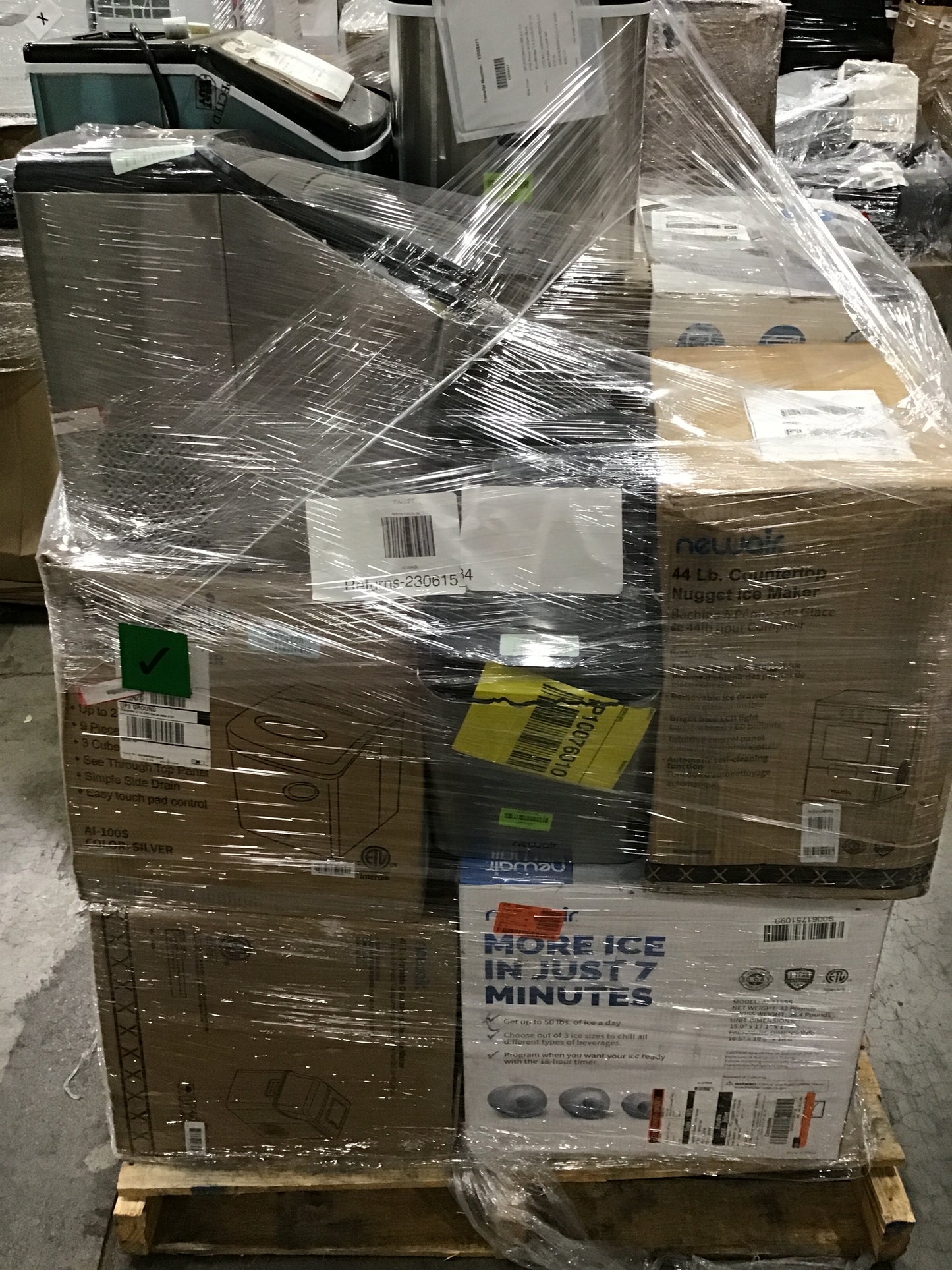 Liquidation Pallet of Compact Ice Makerss and Compact Fridges | Pallet-CZF | 230615_34