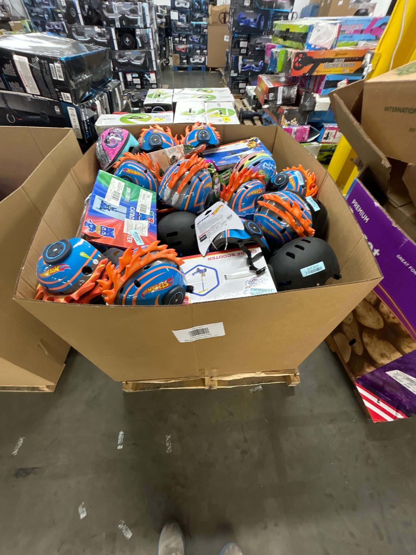 Liquidation Pallet of Toys, Hoverboards and Sporting Goods, Pallet-UF