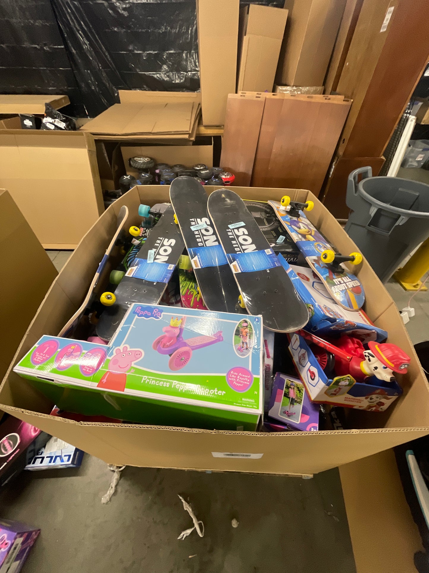Liquidation Pallet of Toys and Lights, Pallet-T