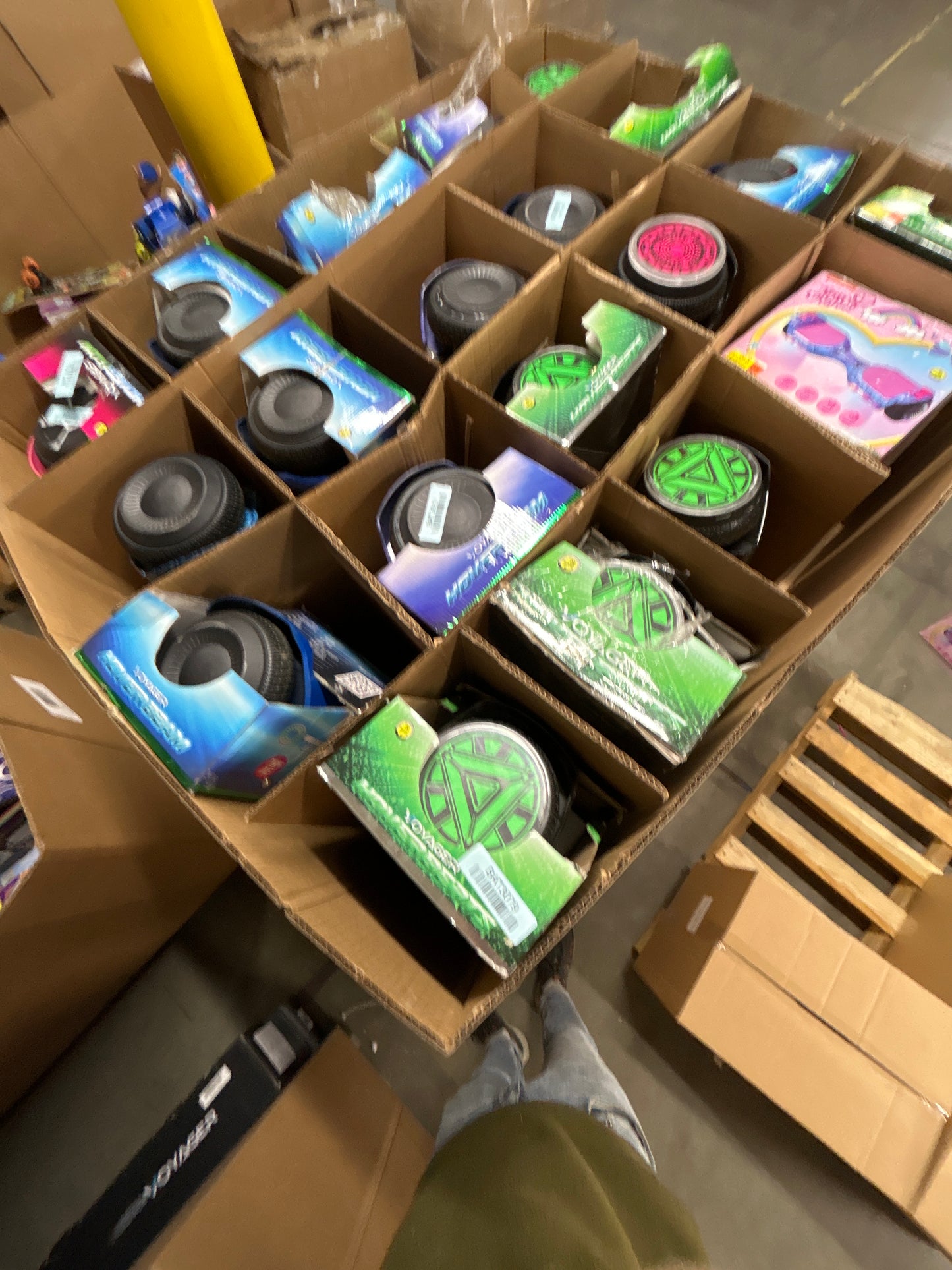 Liquidation Pallet of Hoverboards, Pallet-AIC