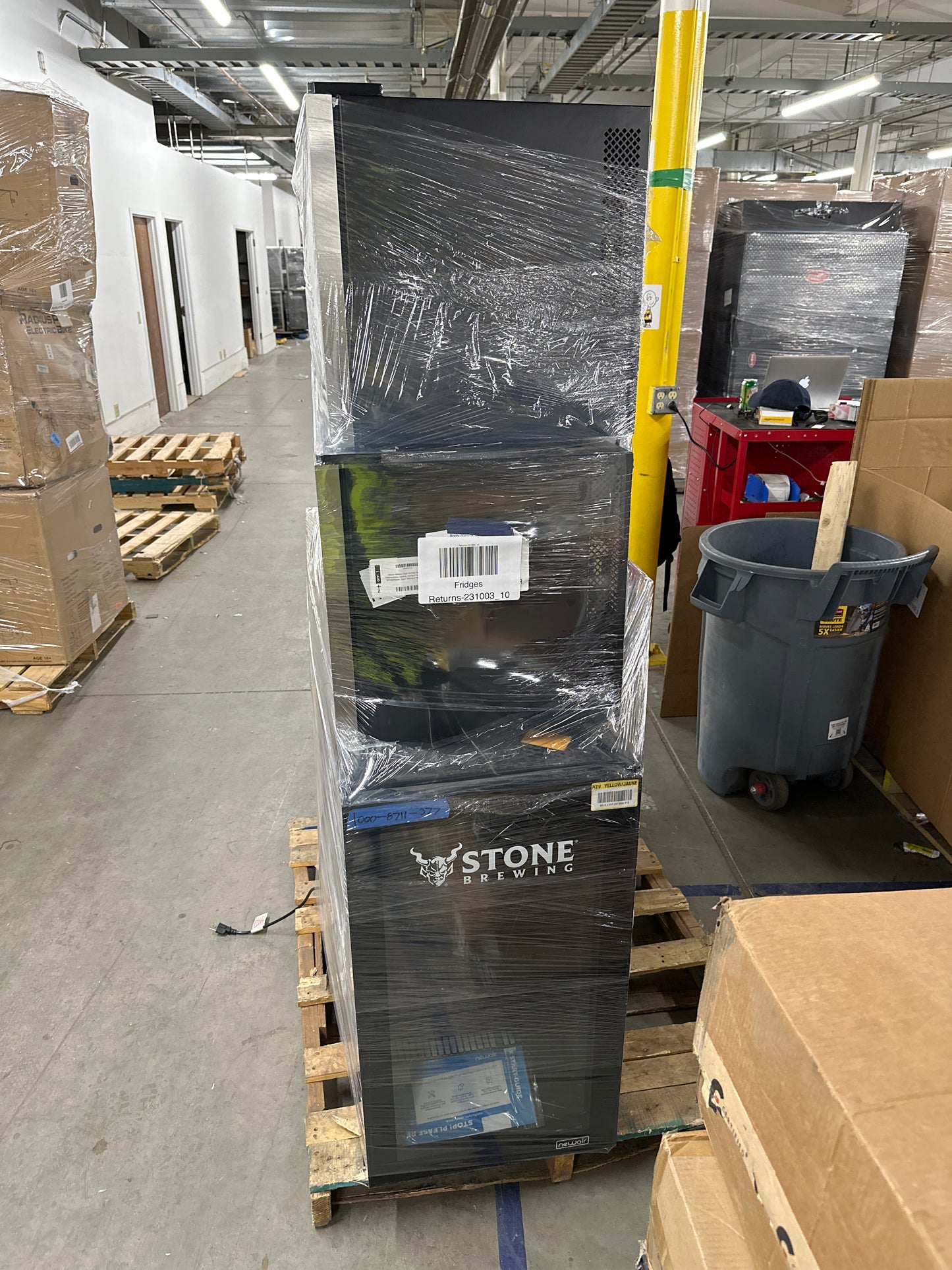 Liquidation Pallet of Compact Humidors and Compact Fridges, Pallet-DXA