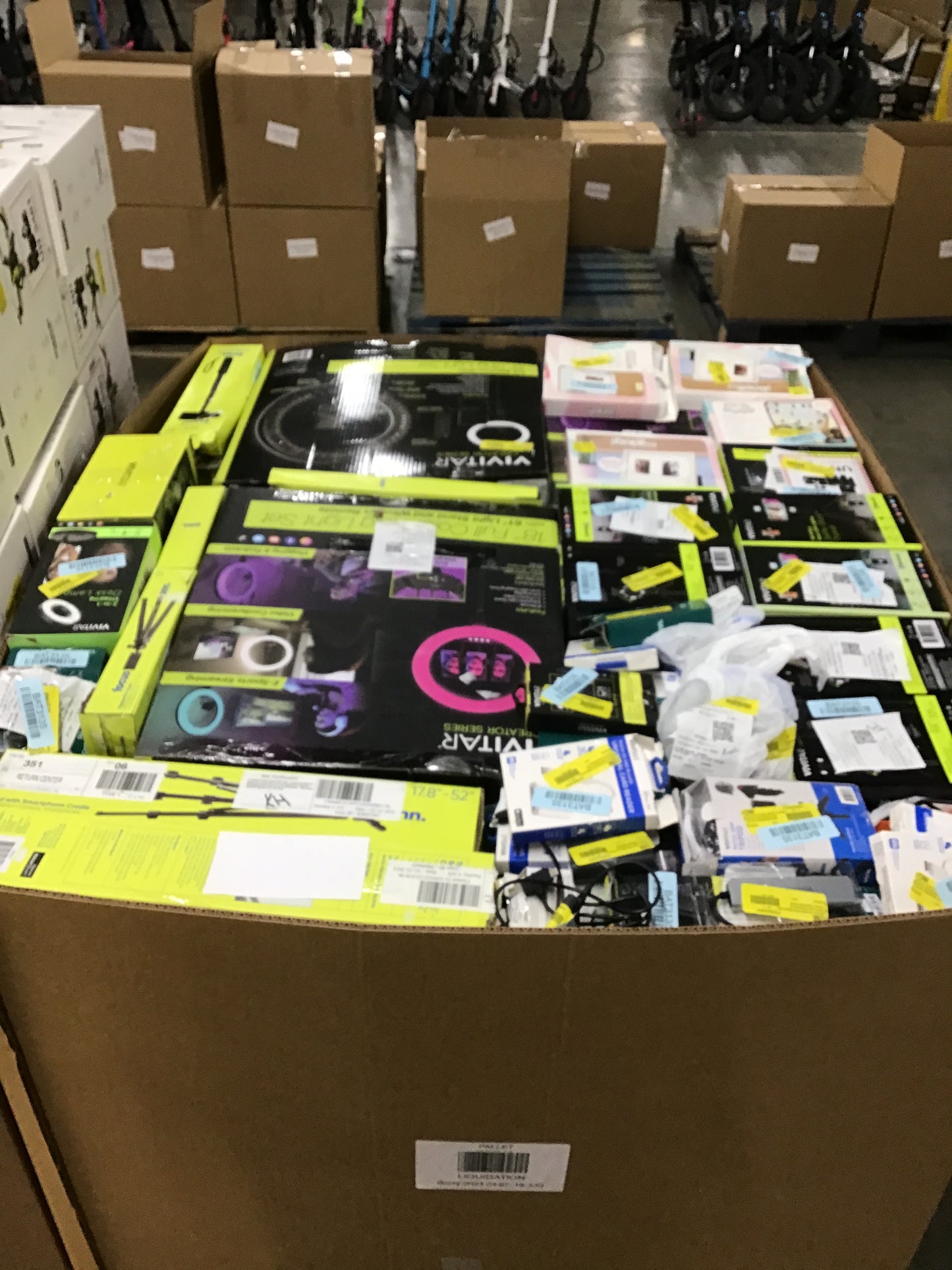 Liquidation Pallet of Lights, Camera Accessories and Peripherals, Pallet-AIY