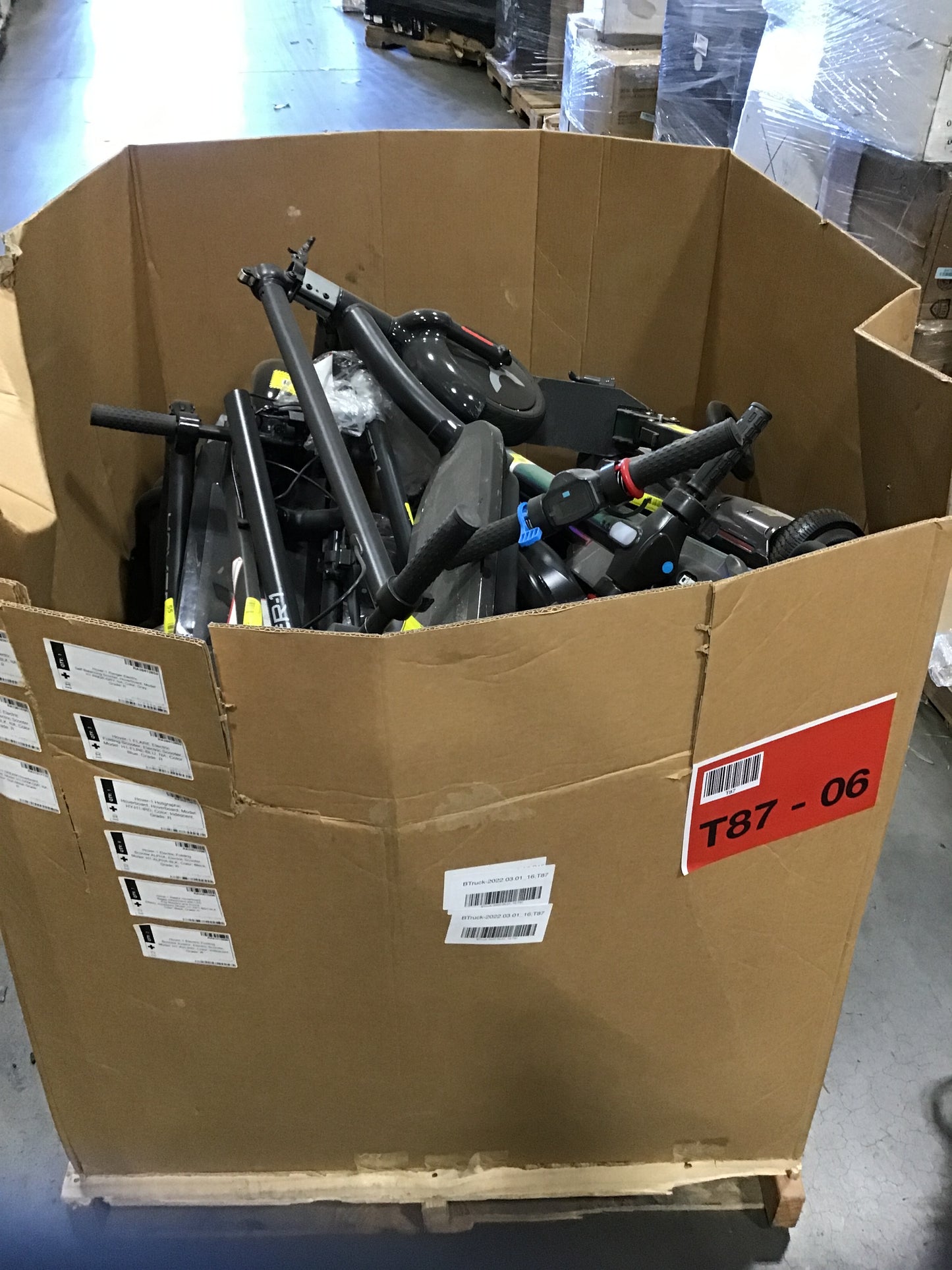 Liquidation Pallet of Hoverboards, Electric Scooters and Accessories, Pallet-BZX